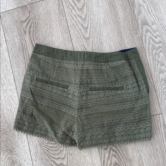 Hollister Olive High Waist Women's Lace Shorts - Picture 3 of 5